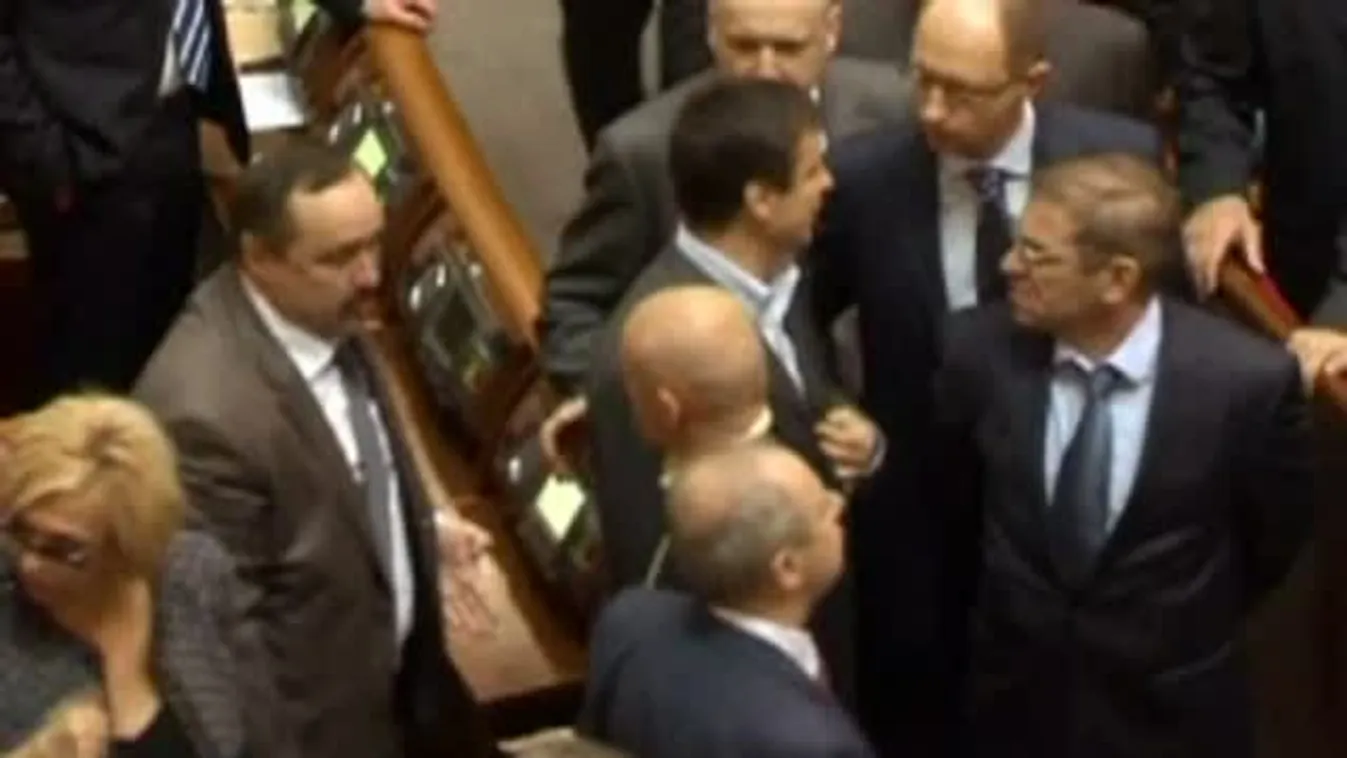 Tömegverekedés az ukrán parlamentben