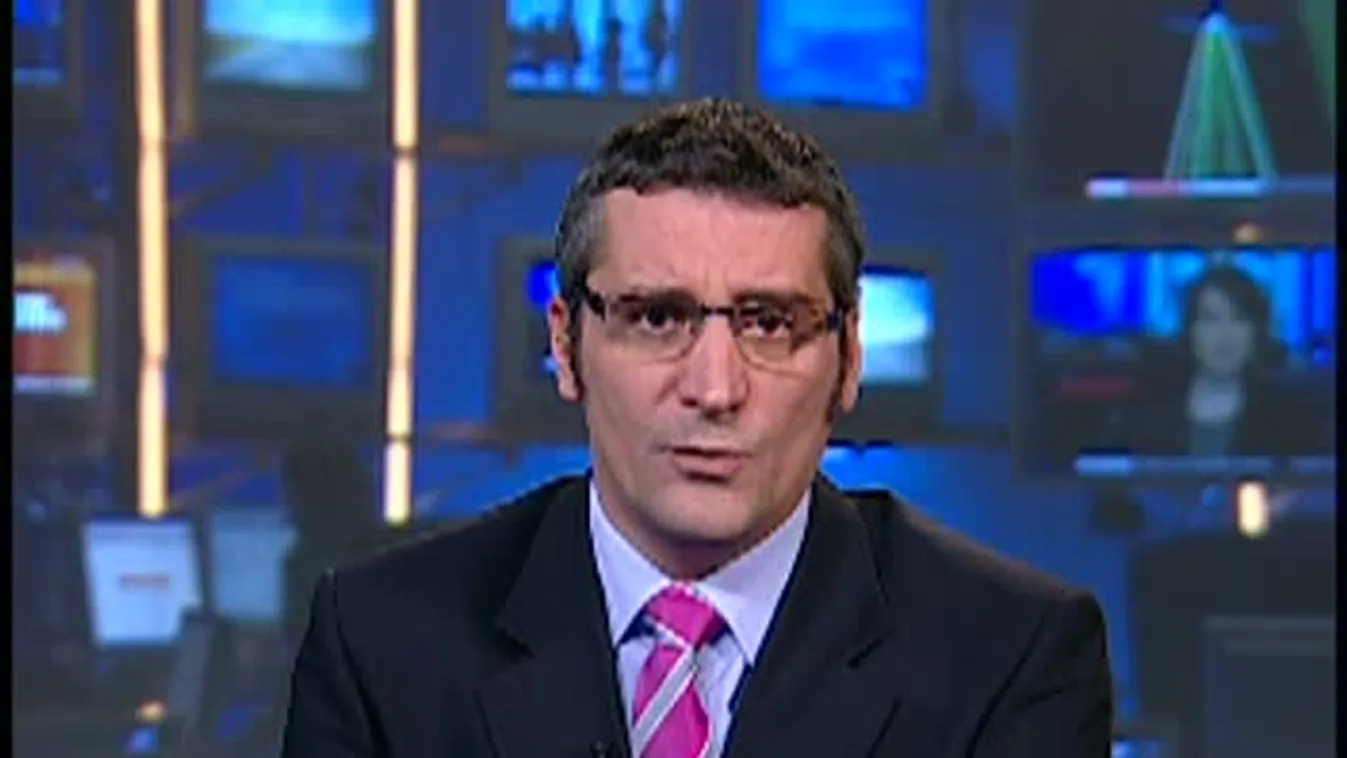 Lelőttek egy újságírót a tömegben