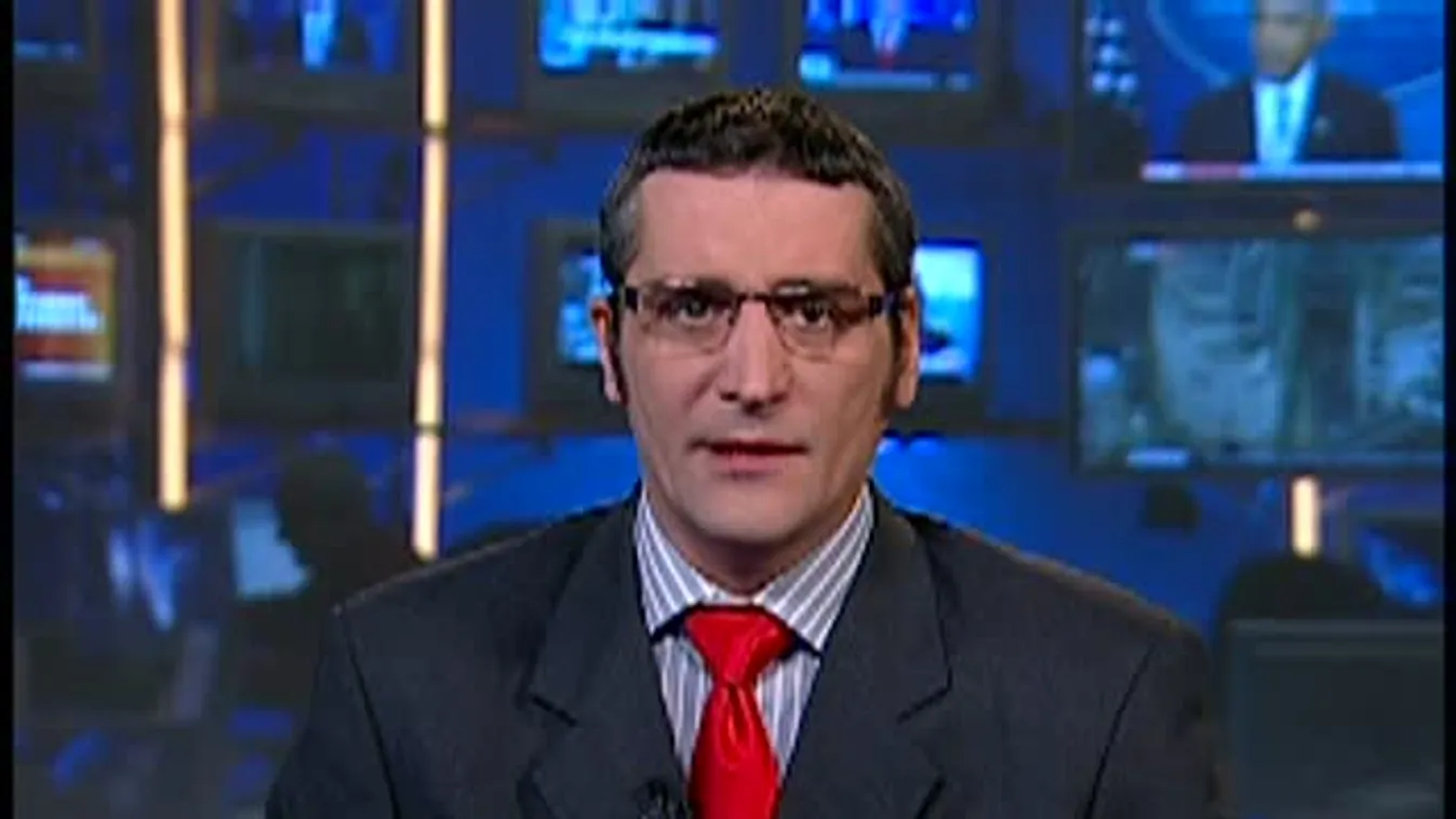 Fáklyás tüntetés az Alkotmánybíróság előtt