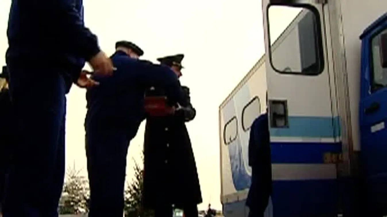 Börtönőrök adtát át az utolsó csomagot