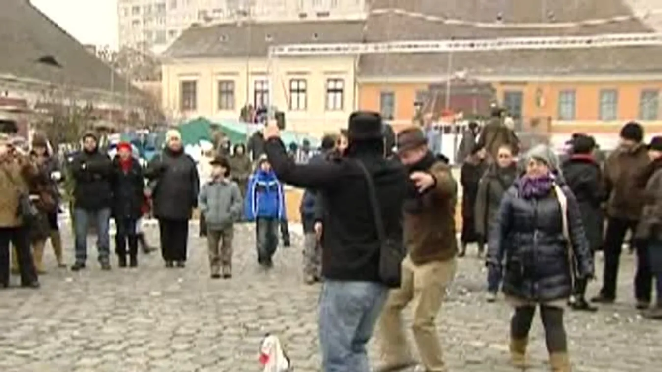 Néptáncos flashmob Óbudán