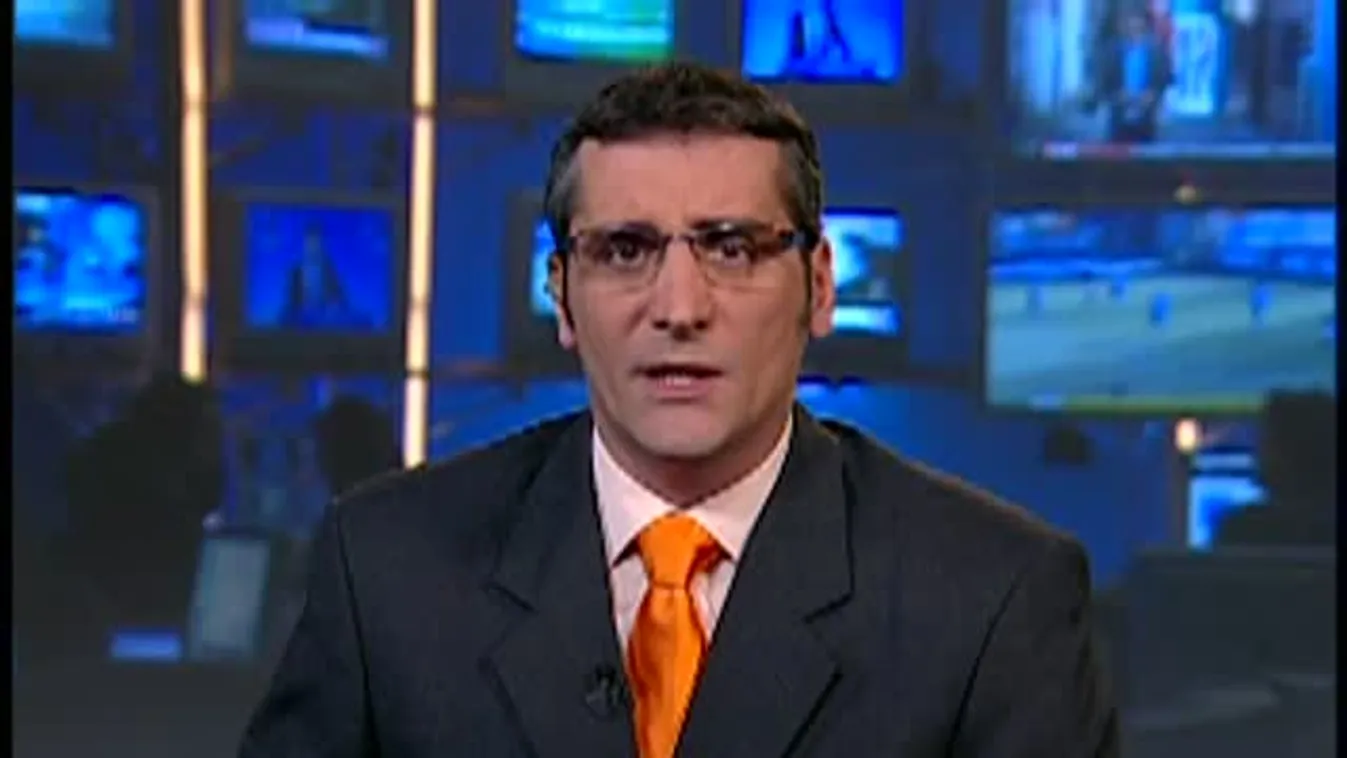 Összegyűrte a kukásautó a megcsúszott kocsit