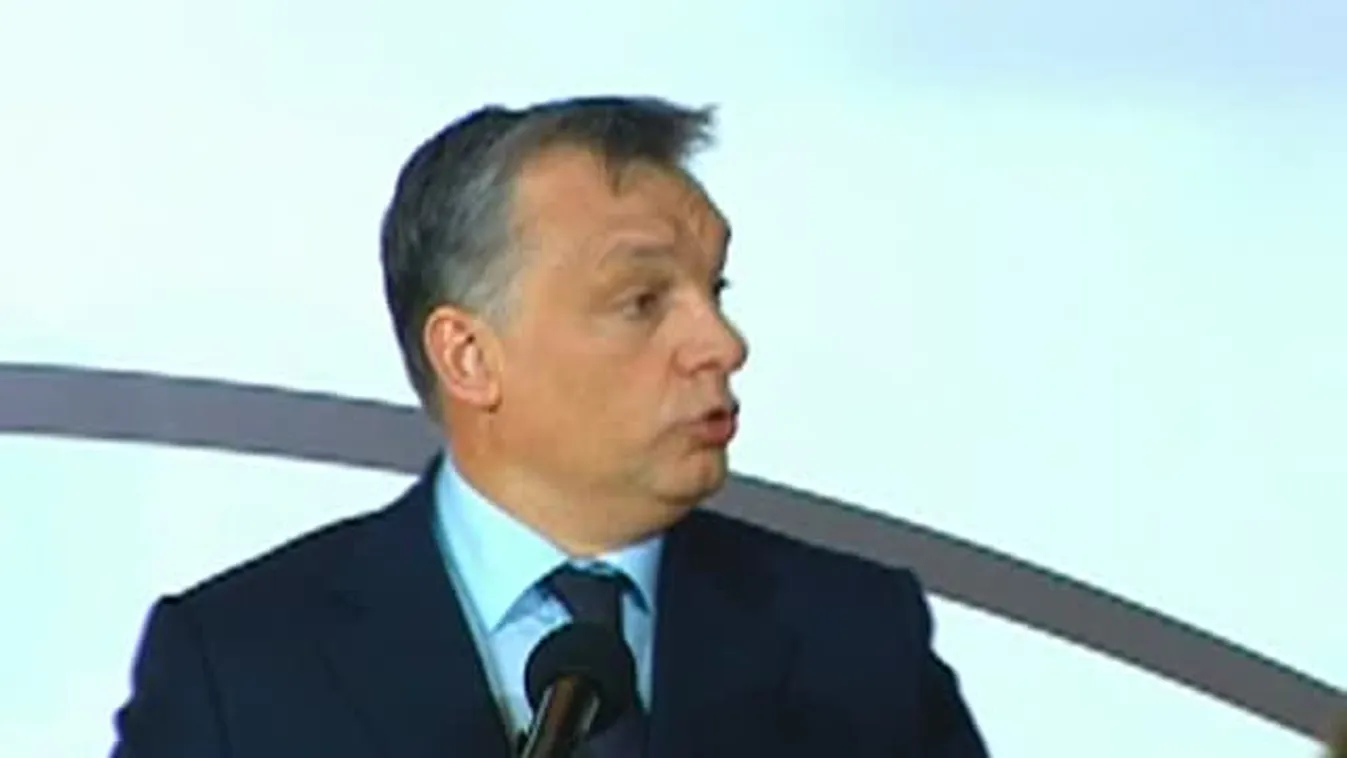 Orbán Viktor új Mercedes-modellt avatott a kecskeméti autógyárban