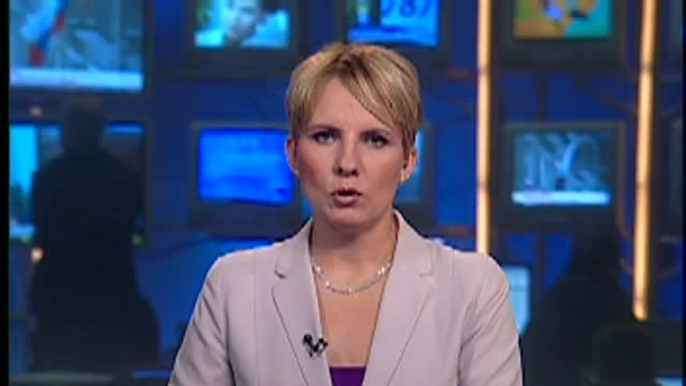 Tűzoltók vágták ki a kacsaszállító beszorult sofőrjét