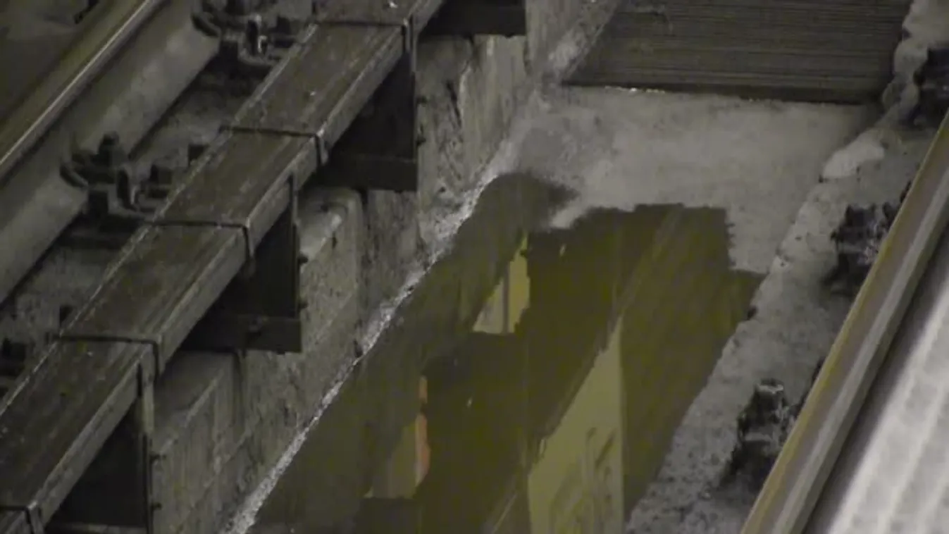 Víz öntötte el a kék metró egyik szakaszát