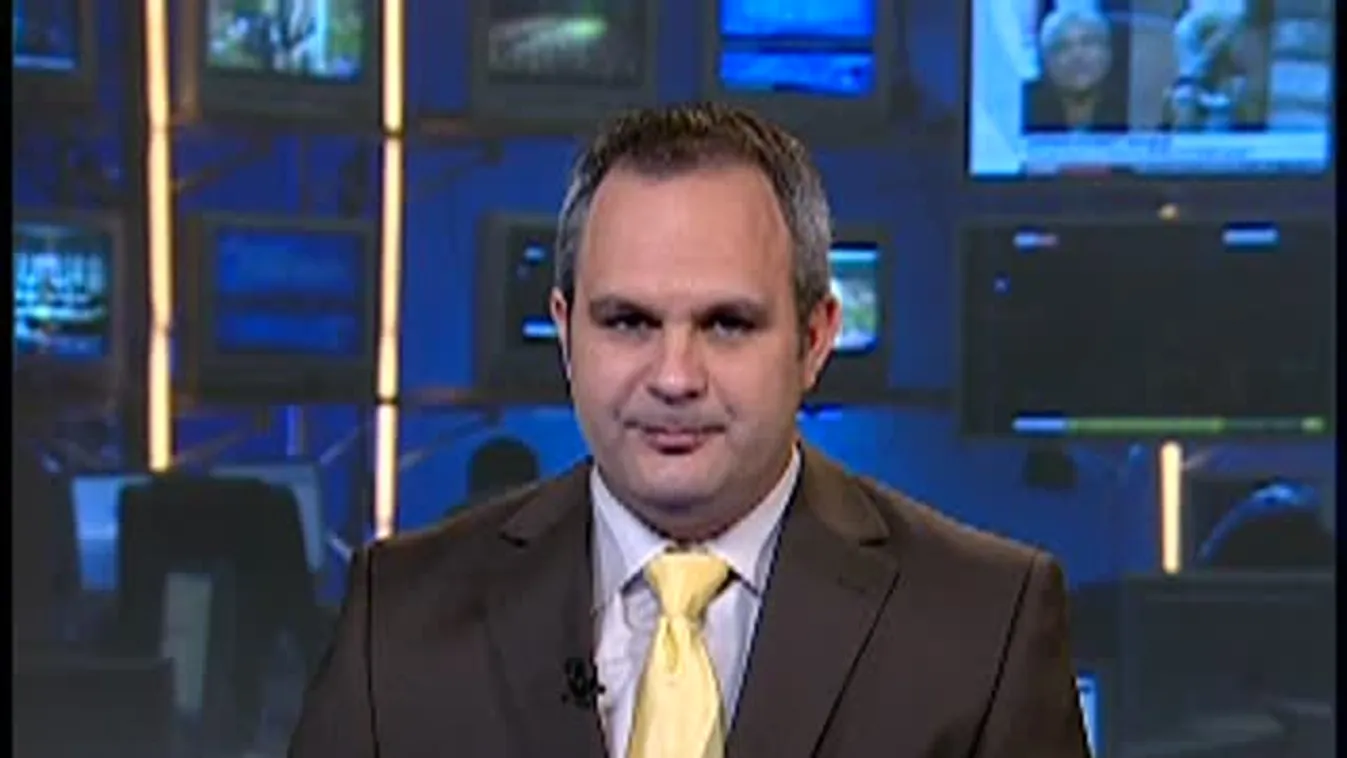 Ezrek bátorították a jeges vízben csobbanókat