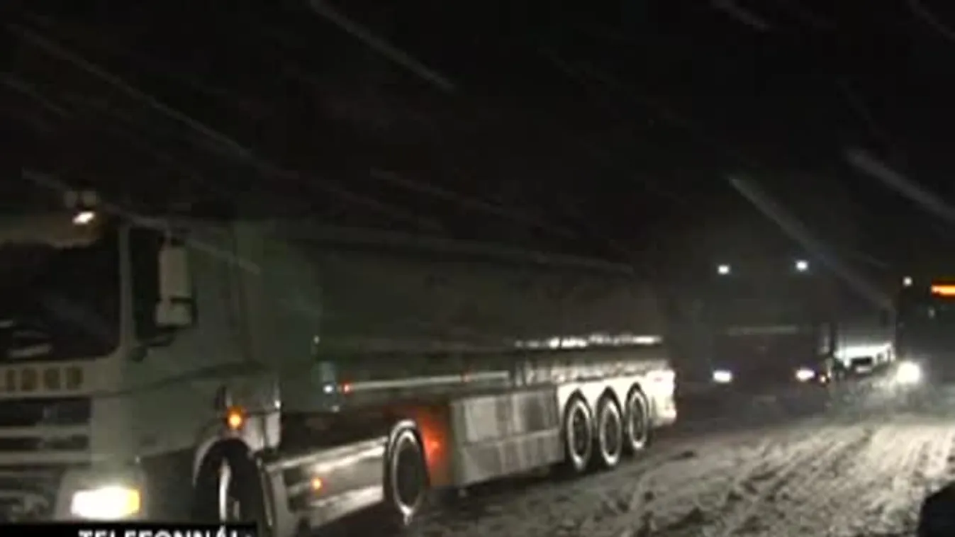 Intenzíven havazik: fennakadások és több tucatnyi baleset