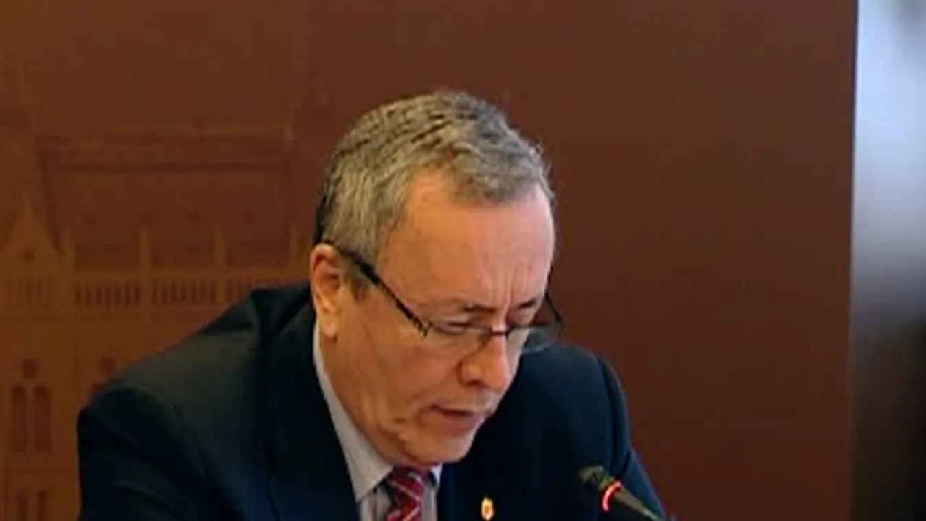 Országszerte közel 500 géppel takarították az utakat