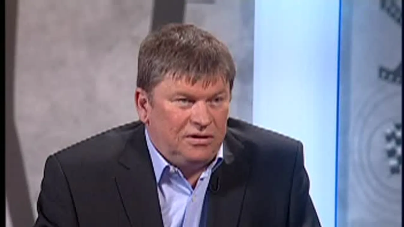 Páholy – Távozott posztjáról L. Simon László