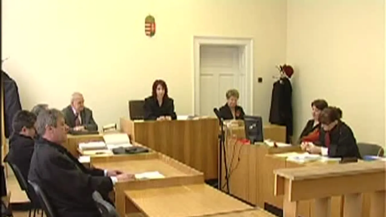 A korrupcióval vádolt bírónőt nem függesztették fel