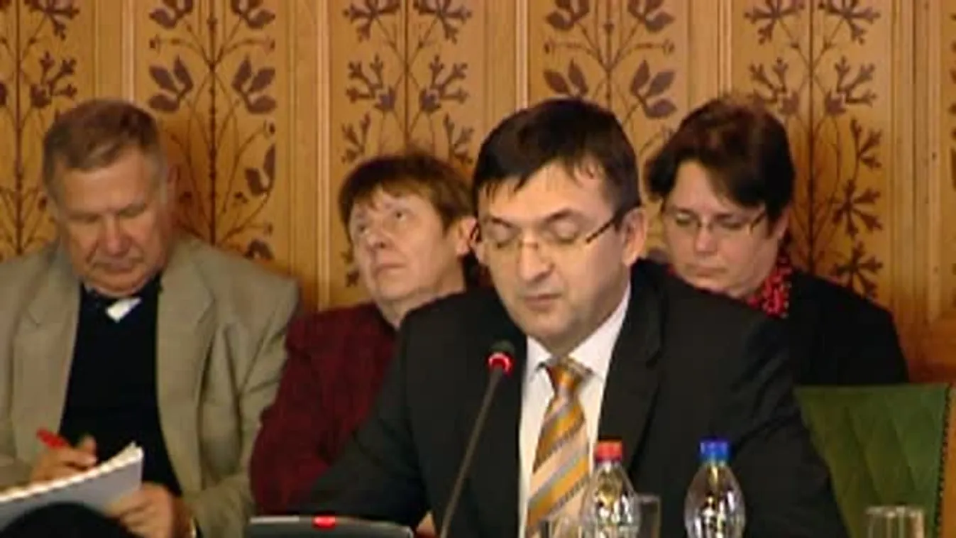 Meghallgatta Simor Andrást a költségvetési bizottság