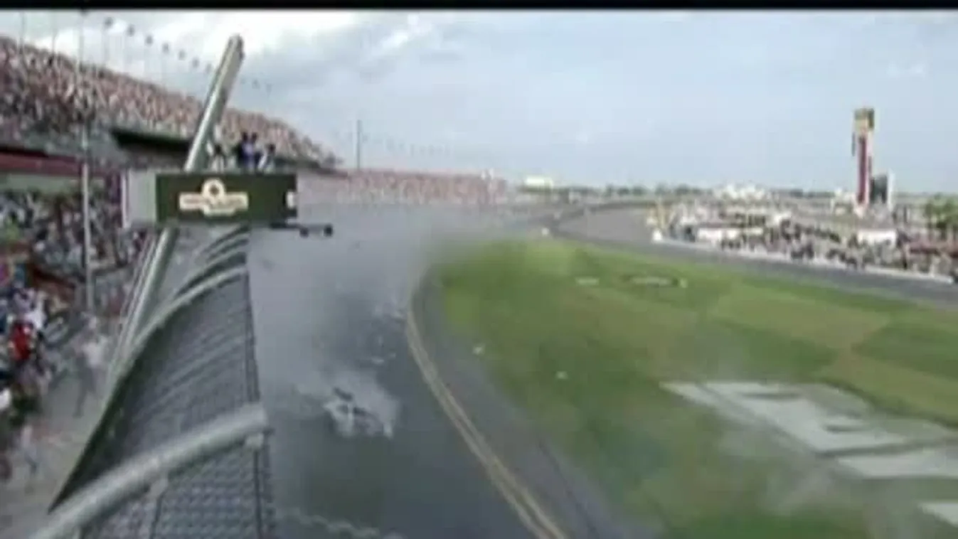 Tömegkarambol a Nascaron