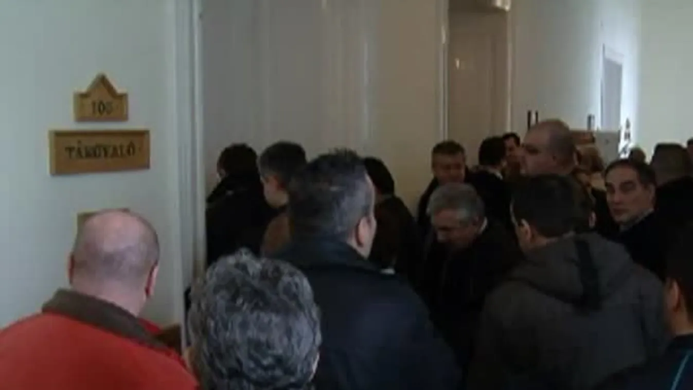 Bíróság előtt a Fejér megyei korrupt APEH-osok