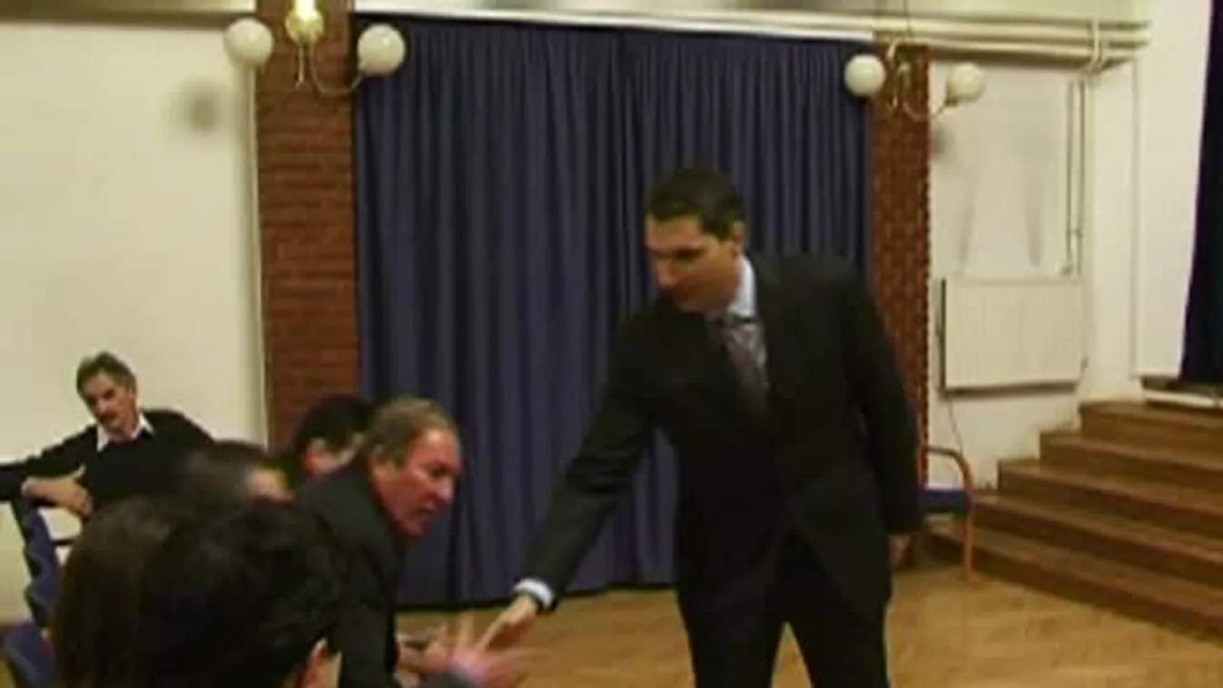 Lázár: 30 százalékkal kell csökkennie az áram és a gáz árának