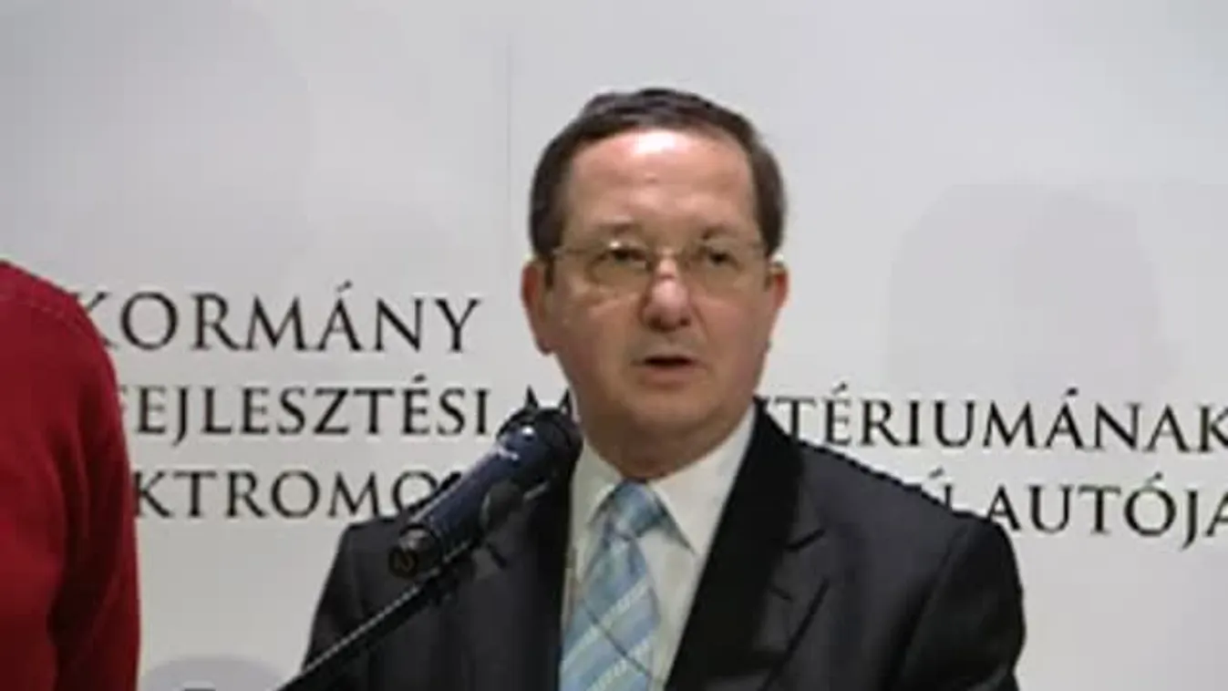 Bemutatták a vidékfejlesztési tárca első elektromos meghajtású szolgálati autóját