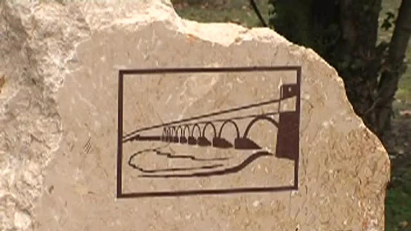 Mohácsi szoboravatás a kényszermunkatáborokba elhurcolt családok emlékére