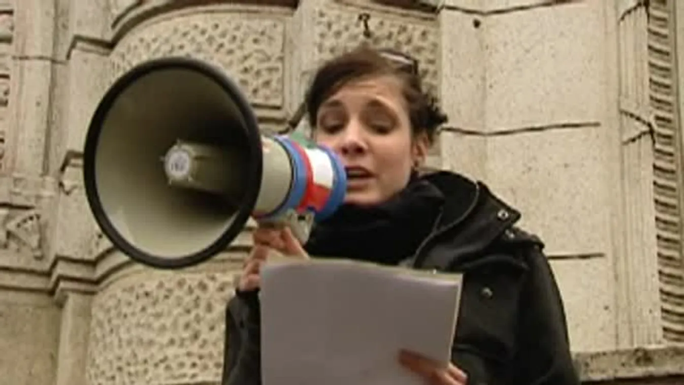 Magukat civilnek nevező szervezetek tüntettek az alaptörvény módosítása ellen