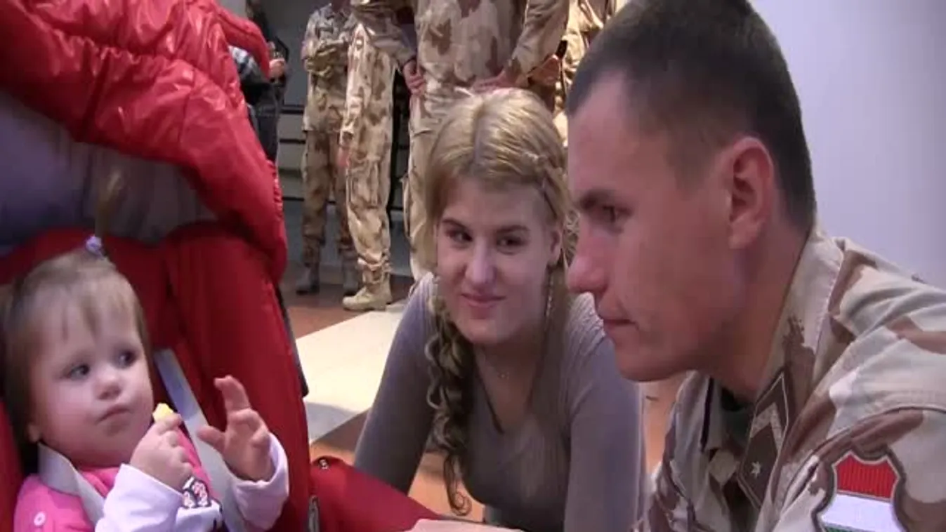 Örömkönnyek fogadták a hazatérő magyar katonákat