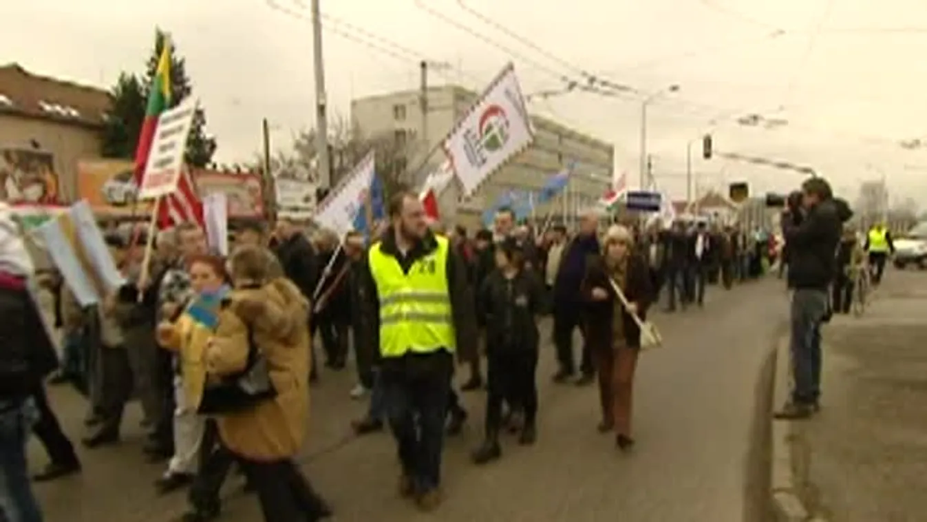 A Jobbik tüntetése a román kormányfő látogatása ellen