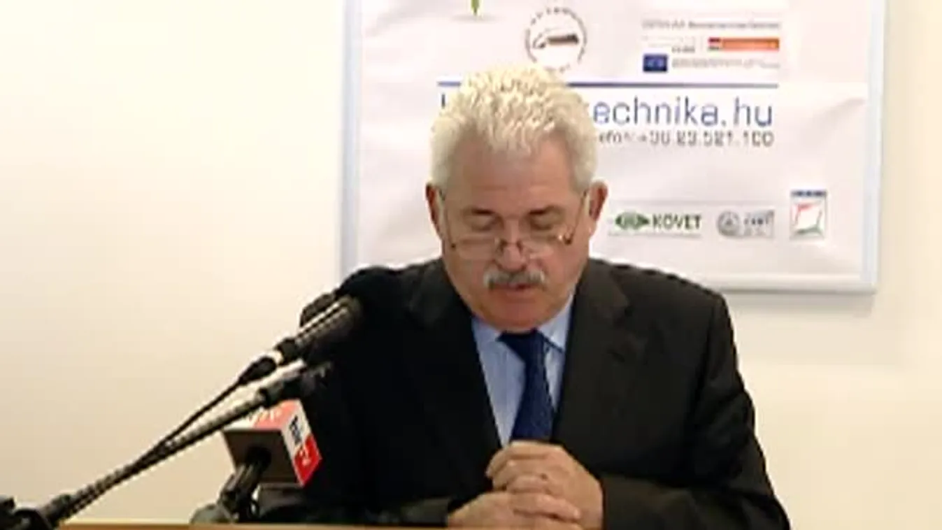 Fónagy János a százhalombattai Bevonattechnika Centrum átadásán