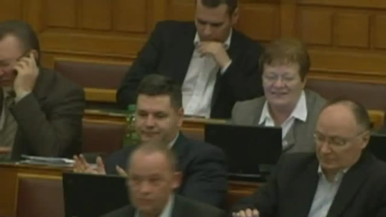  Nyakó nagyobb önmegtartóztatást javasol Szanyinak