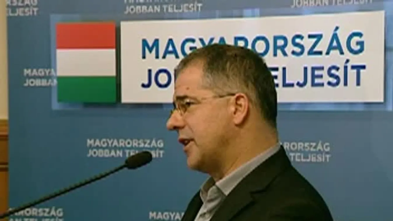 Kósa Lajos helyesli, hogy Áder János aláírja a negyedik alkotmánymódosítást