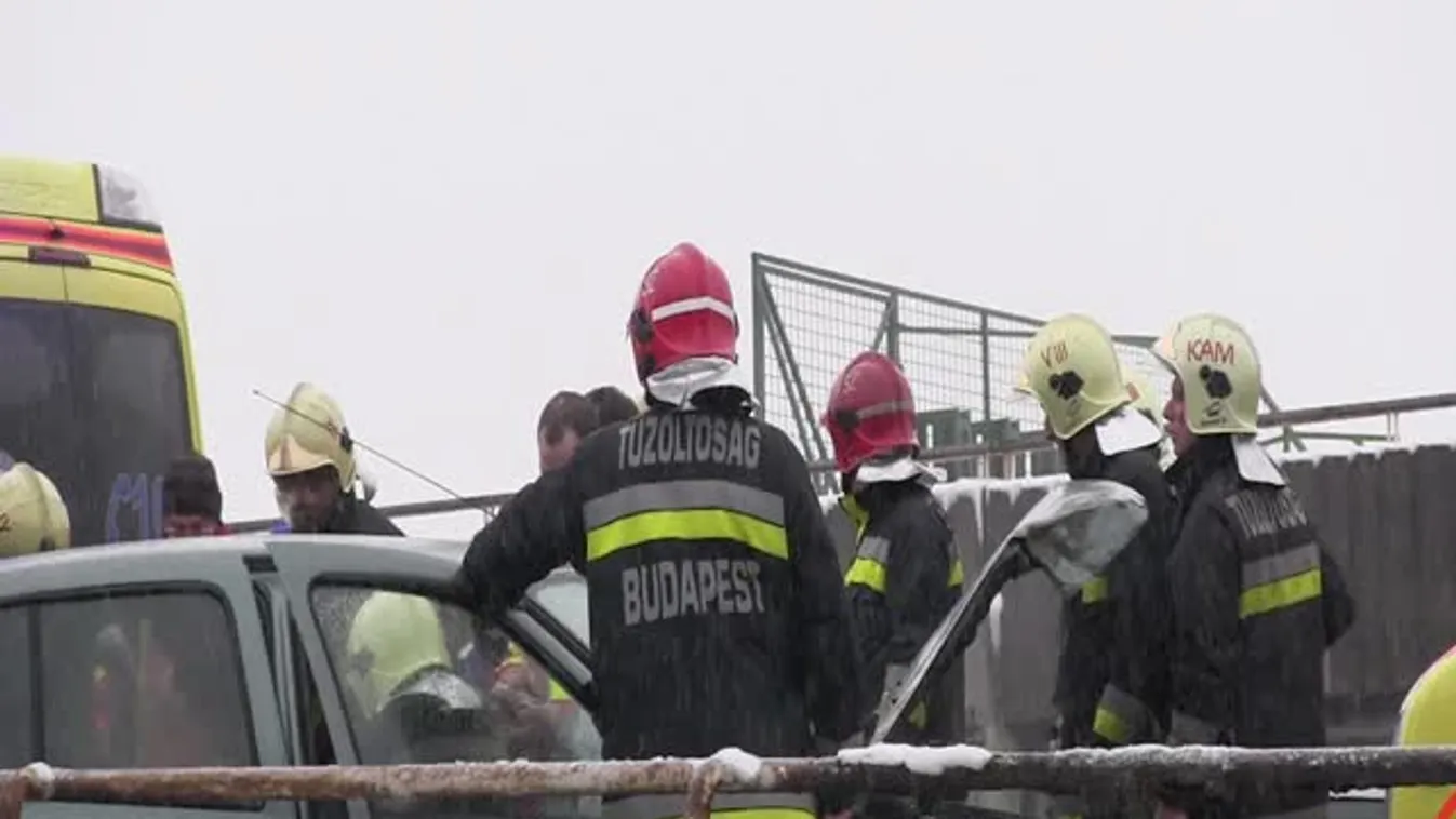 Frontális ütközés bénította meg az Üllői út forgalmát