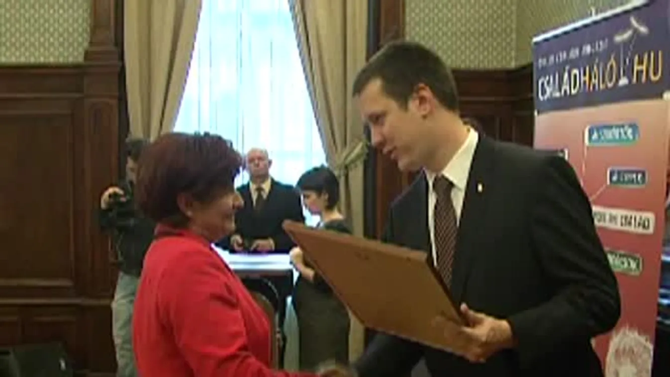 Navracsics: Családra alapozva erősebb jövőt lehet építeni