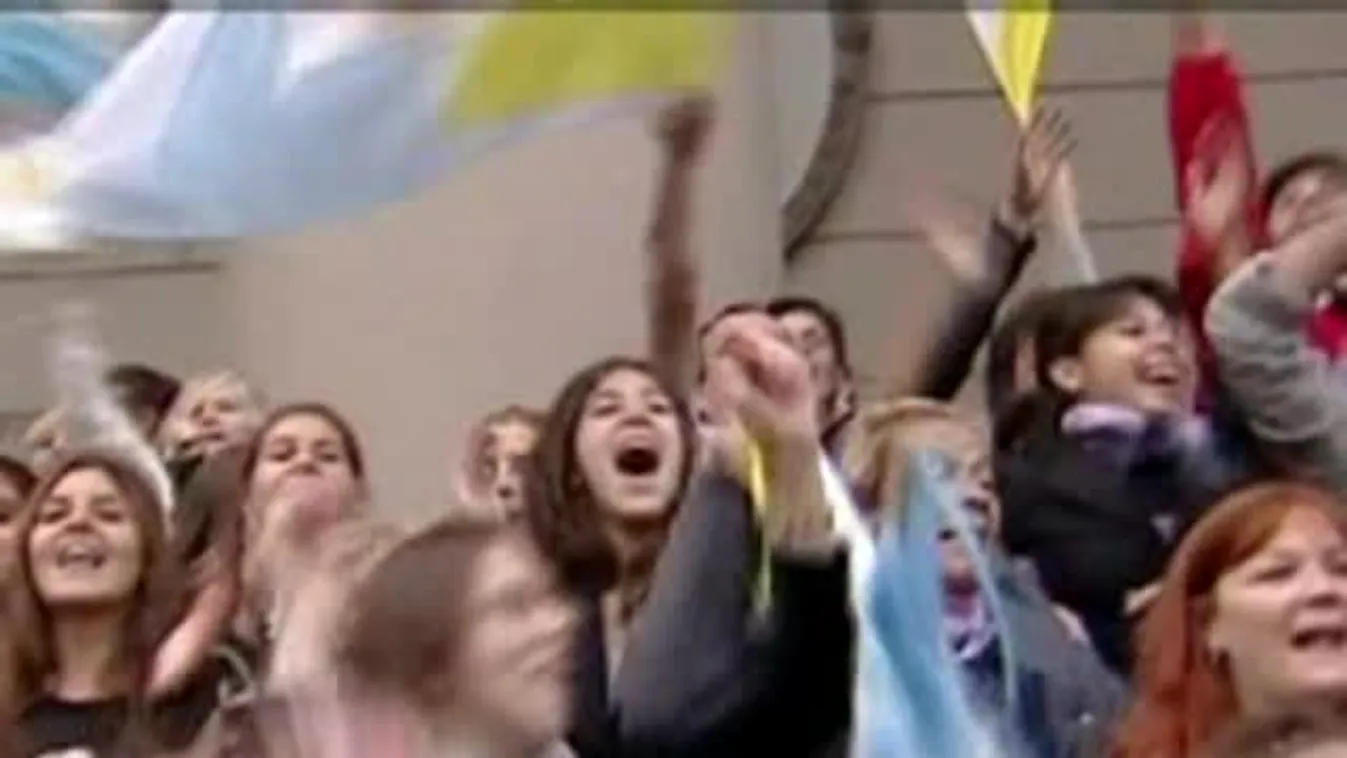 Hívek ünneplik az argentin pápát