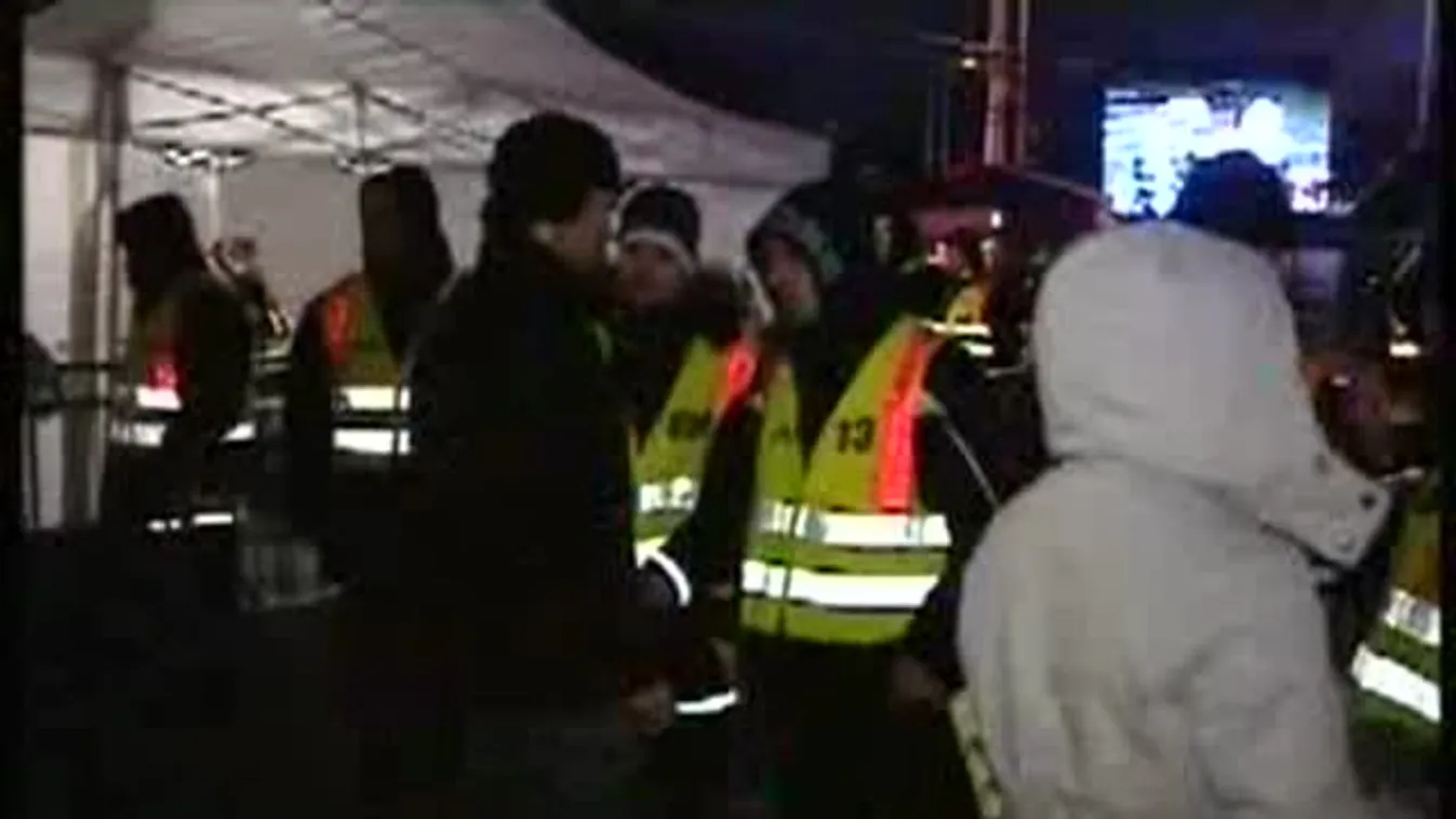 Ezrek szurkolnak az utcán