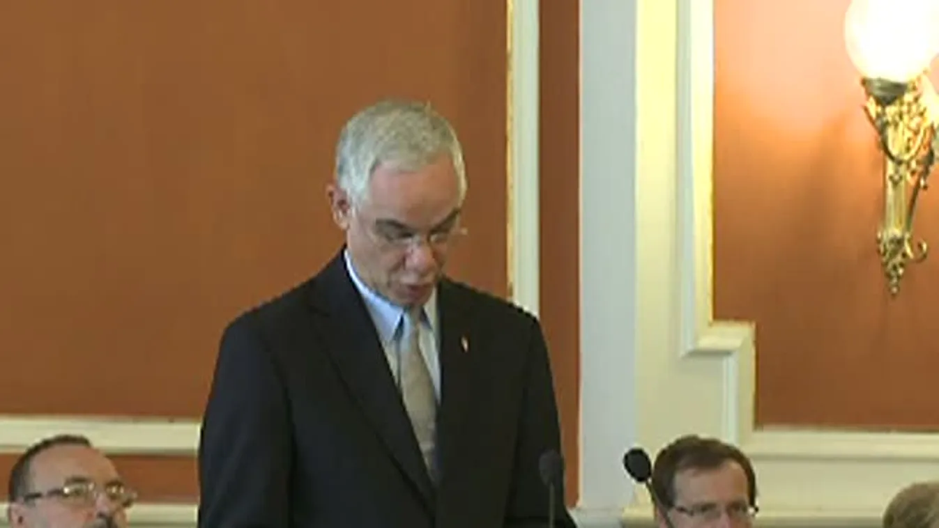 Balogh Zoltán emberi erőforrás miniszter a Kazinczy-verseny díjkiosztó ünnepségén