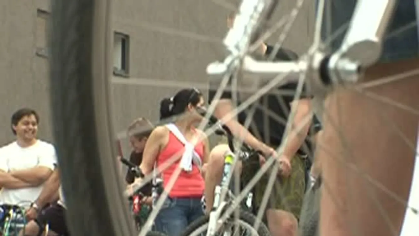 Kritikus Tömeg biciklis felvonulás Pécsett