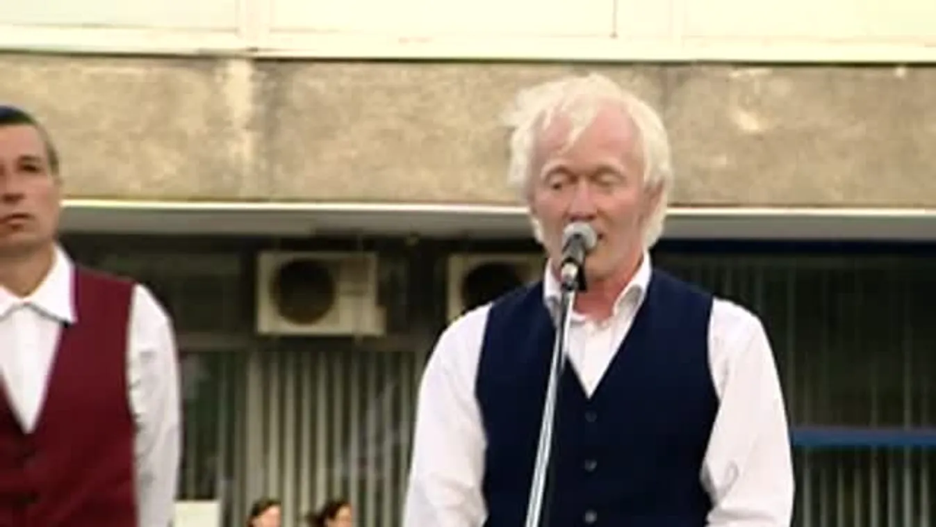 A Nemzeti Földalapkezelő előtt tüntettek a gazdák a földszerződések miatt