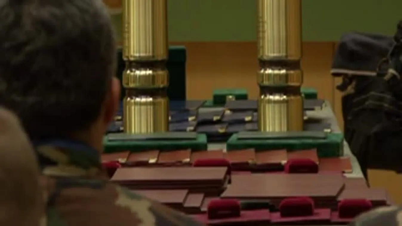 Katonákat tüntettek ki a márciusi havazás idején végzett munkájukért