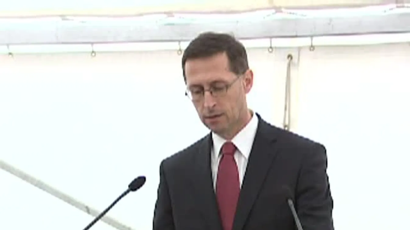 Varga Mihály a Bosch új központi bázisának alapkőletételén