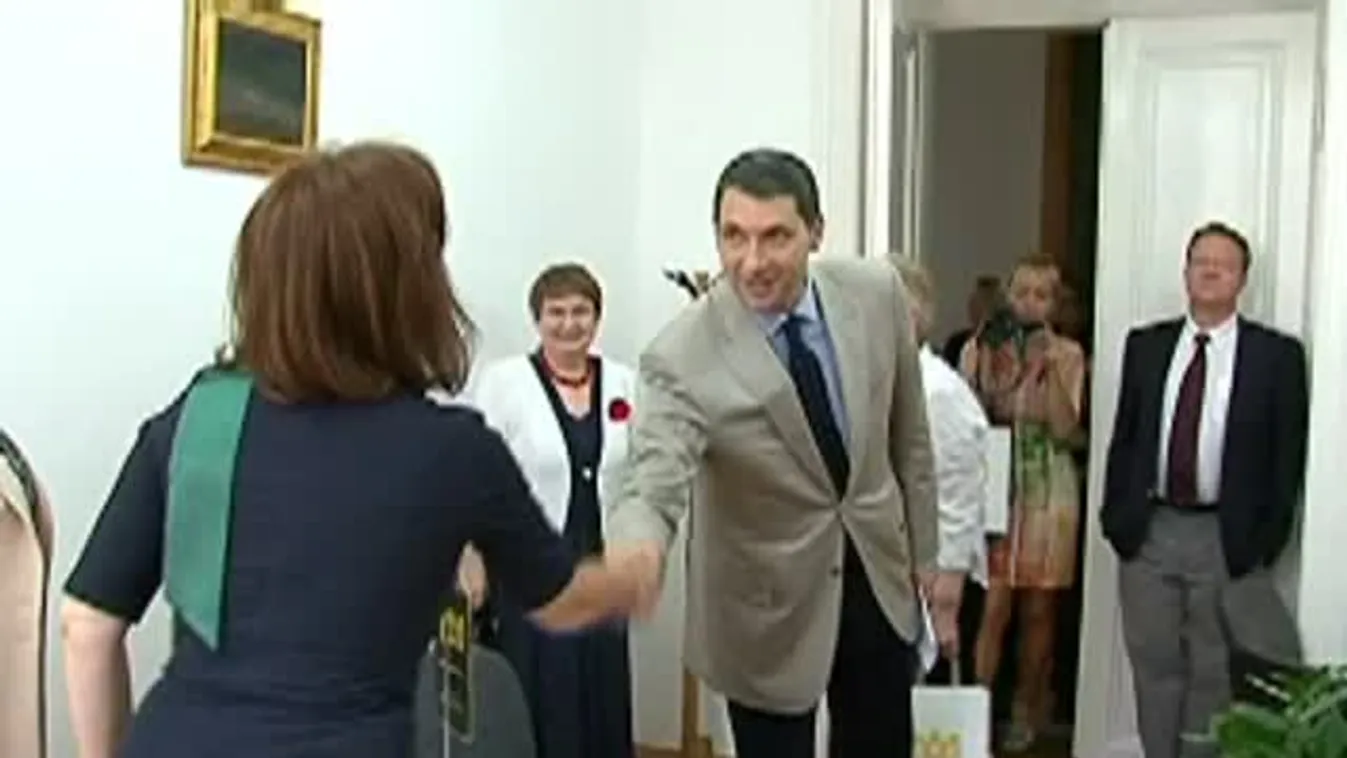 Lázár: Javult a külföldi befektetők hazánk iránti bizalma