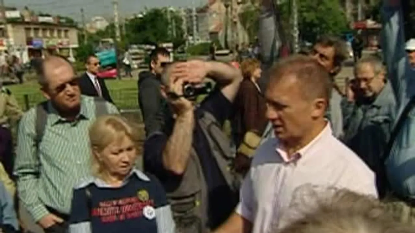 Villamost foglaltak Budapesten a Demokratikus Koalíció aktivistái