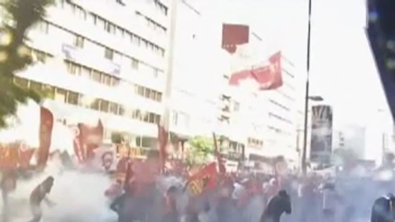 Kommunista demonstráció Isztambulban