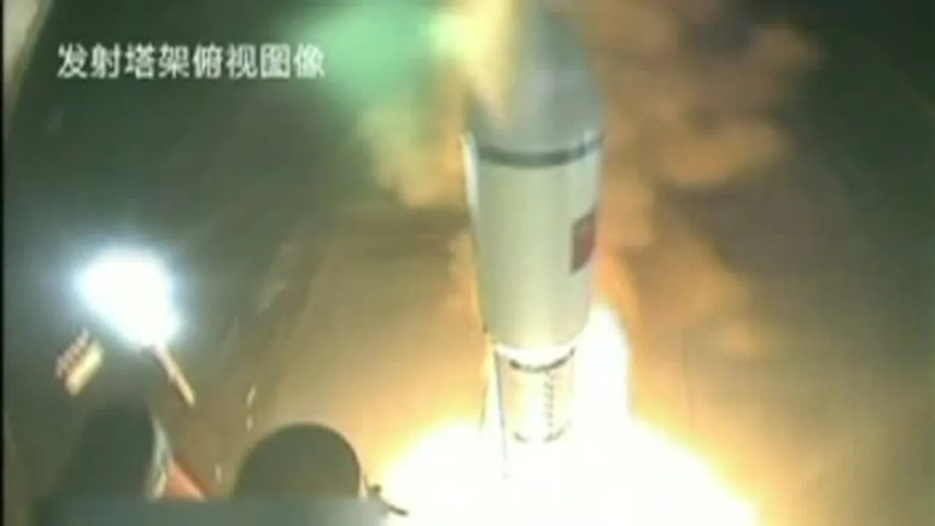 Kínai űrhajósok az űrben a Shenzhou-10 fedélzetén