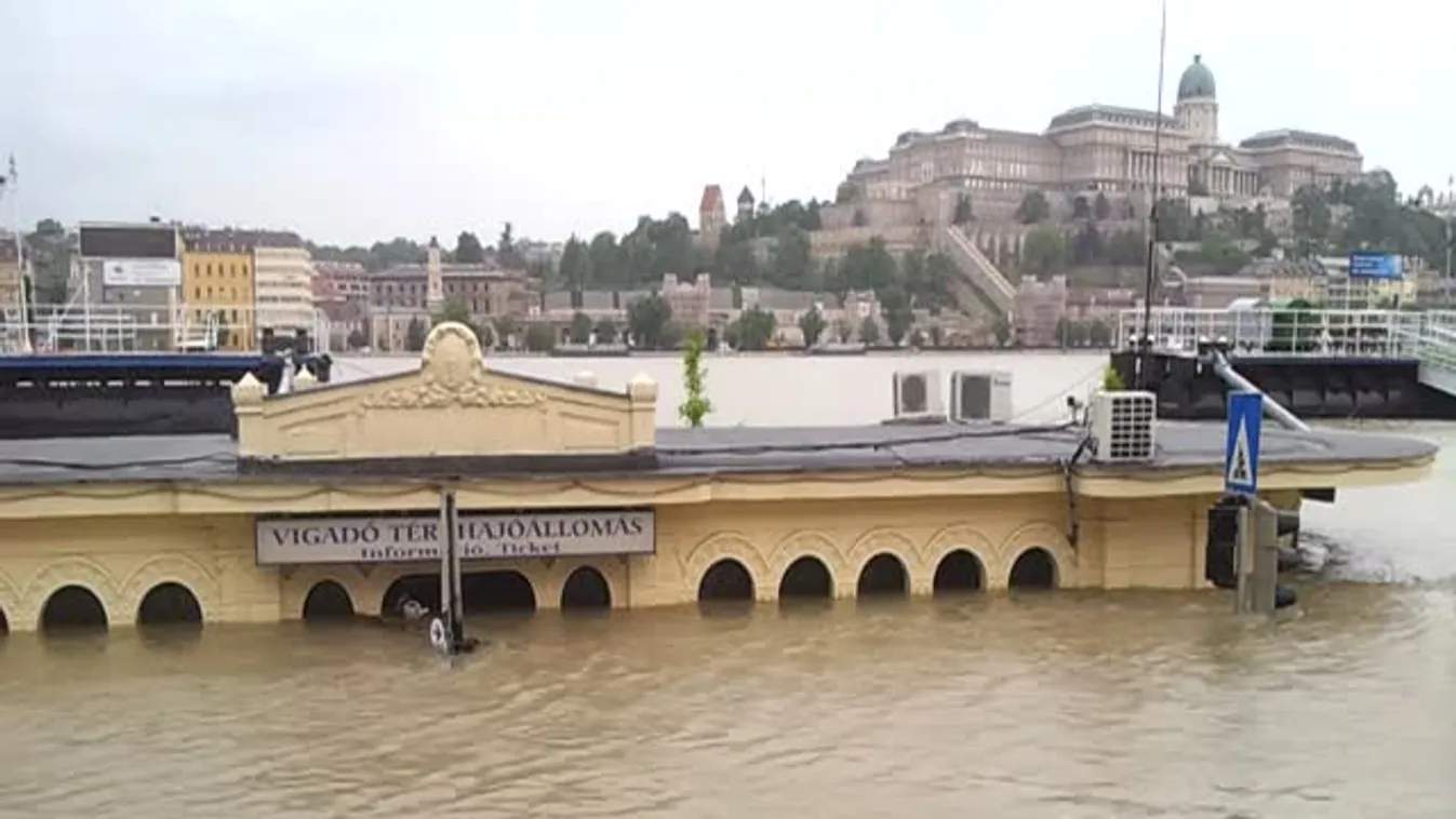 Vigadó tér hajóállomás - 2013.06.10.