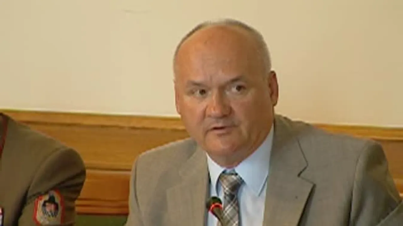 Hende Csaba a honvédség részvételéről az árvízi védekezésben