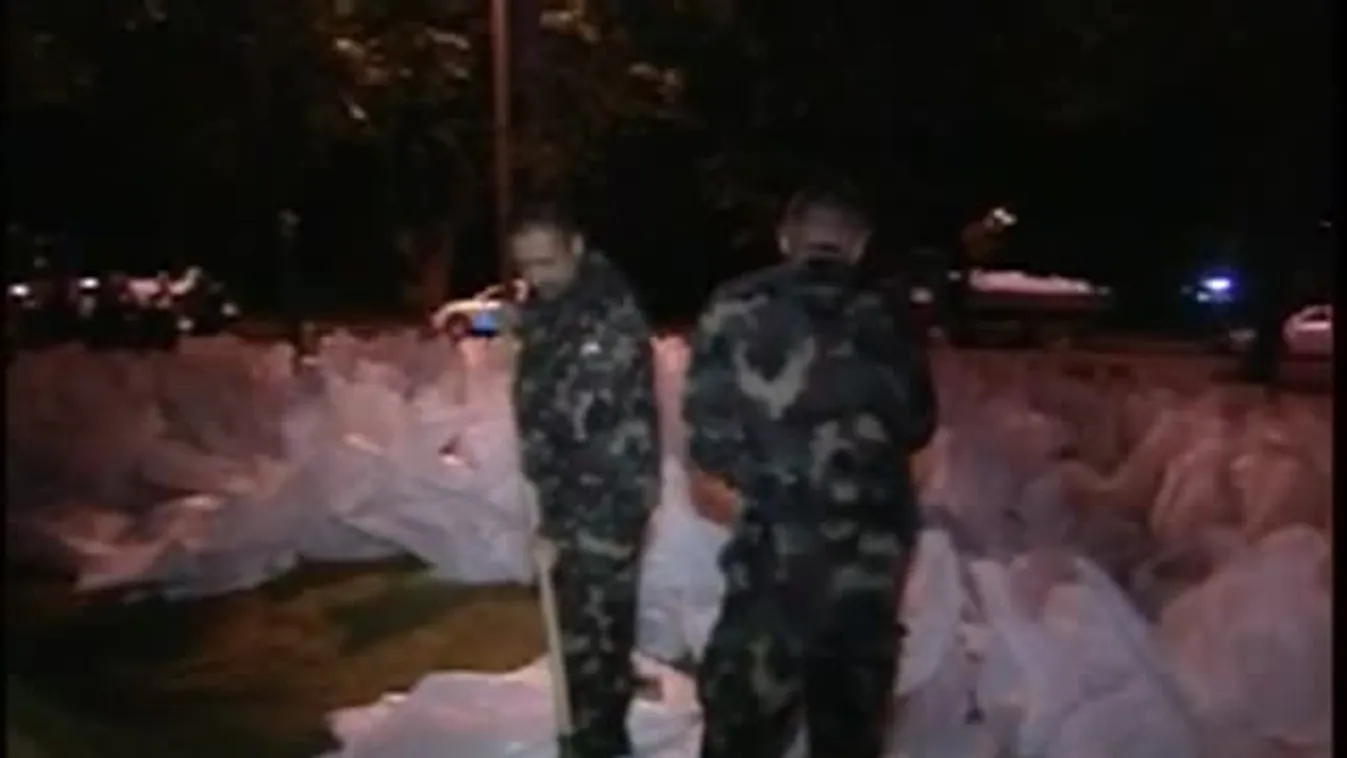 Árvízi védekezés Baján