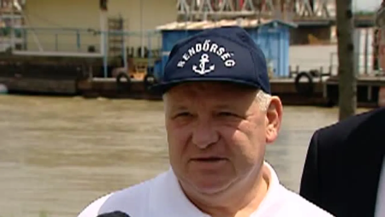 A dunai vízirendészet vezetője az árvízi készültségről