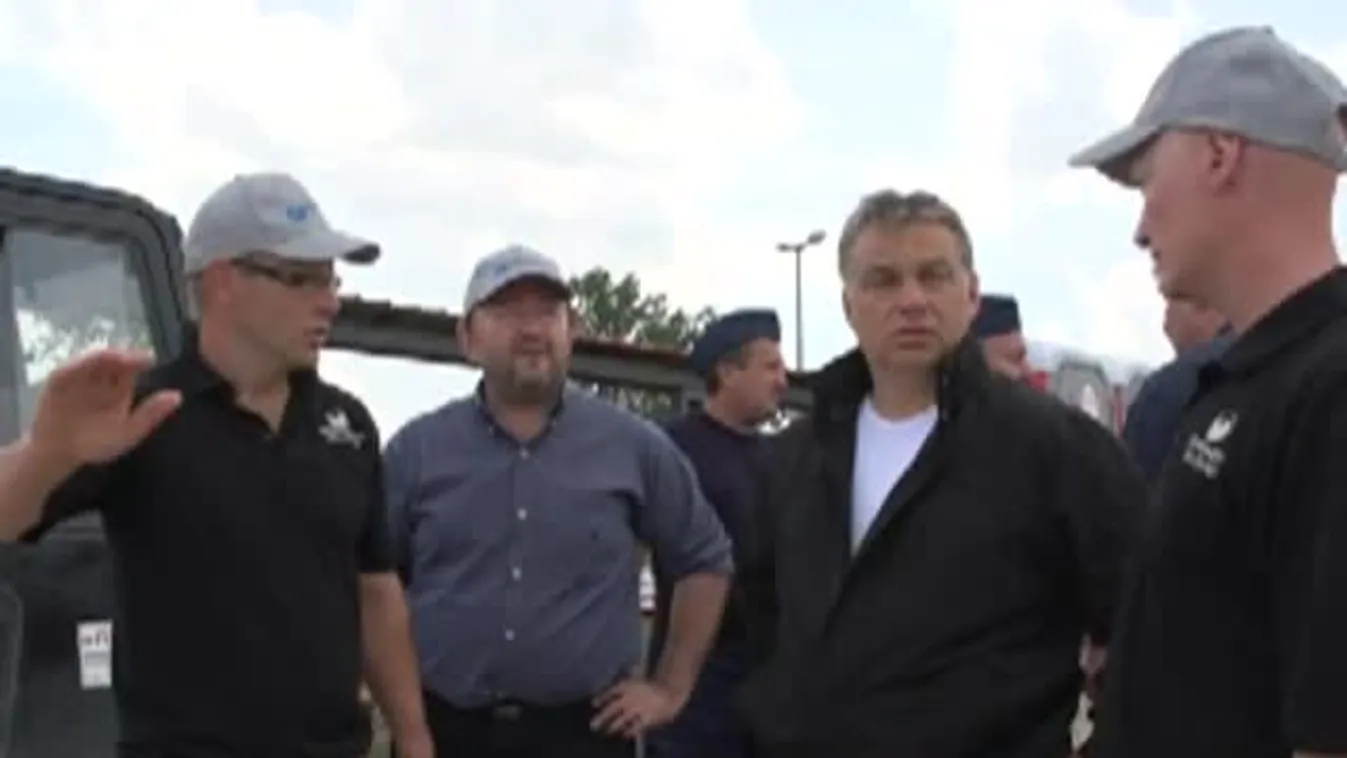 Árvízi védekezést ellenőriz Orbán Viktor miniszterelnök