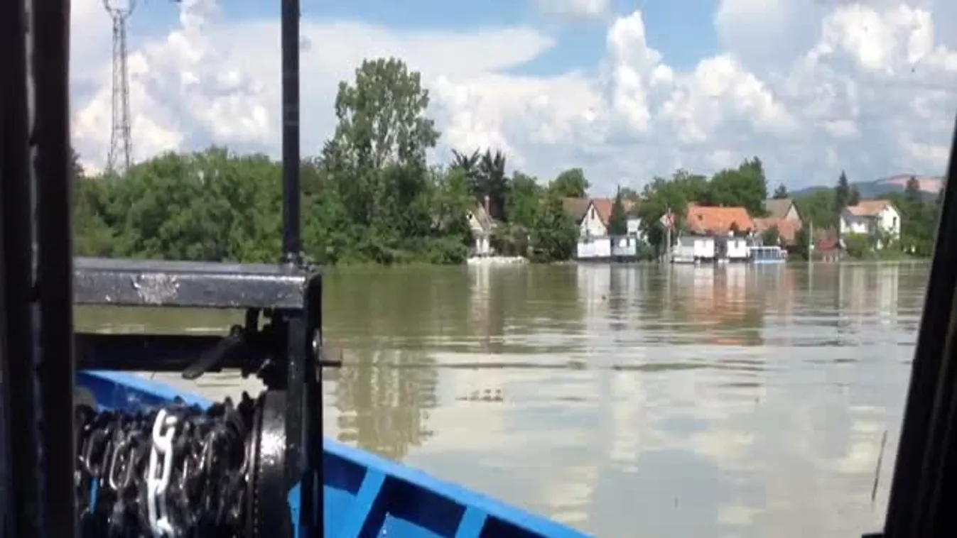 Kishajóval a Szentendrei-szigetnél