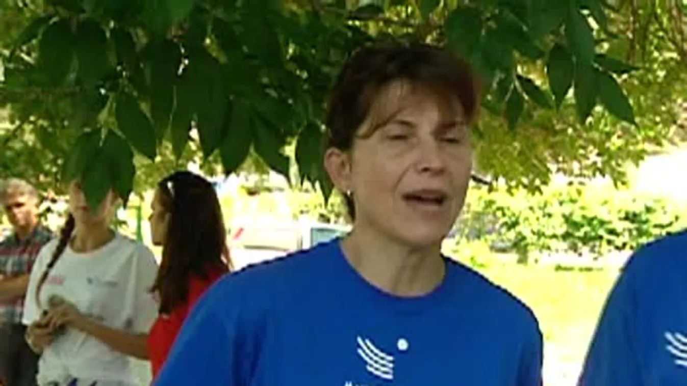 Takarítószereket vitt az Ökumenikus Segélyszervezet Dunabogdányba