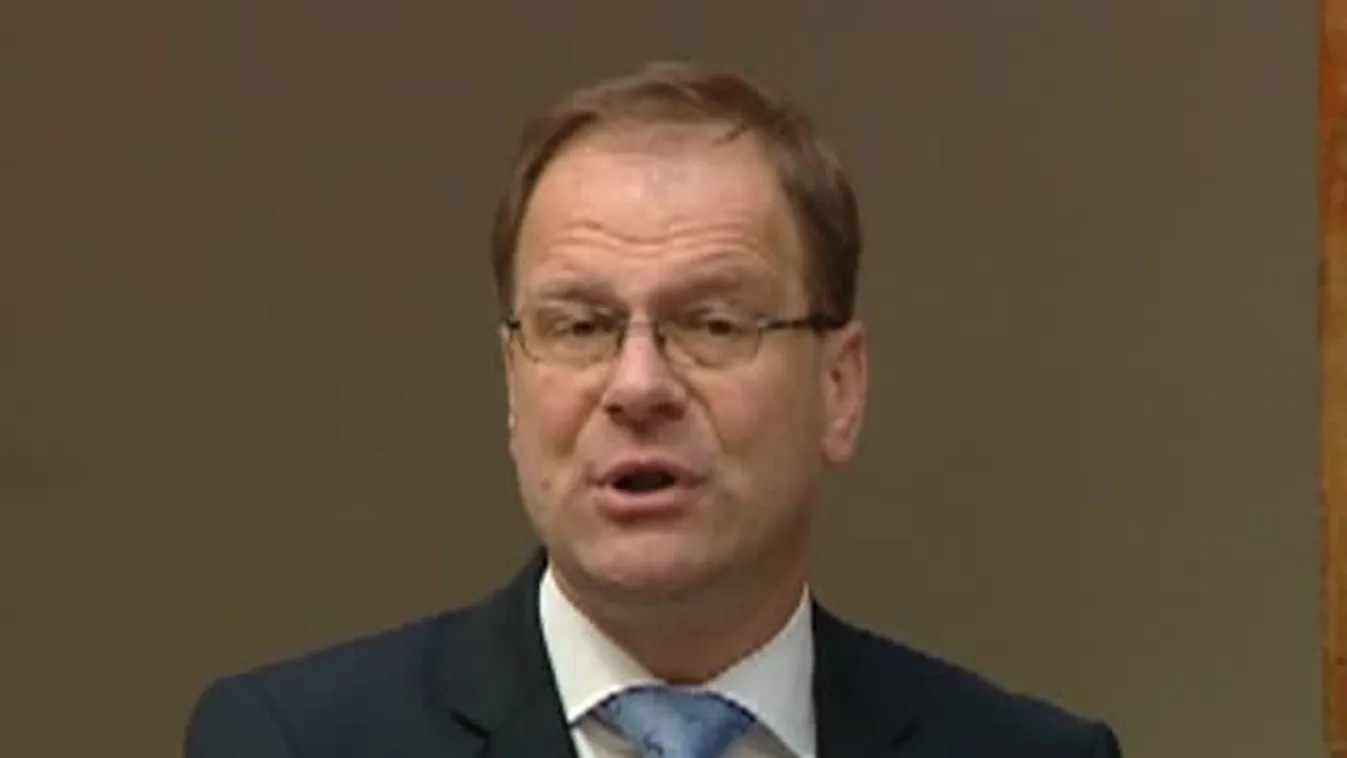 Navracsics Tibor az ügyáthelyezésekről