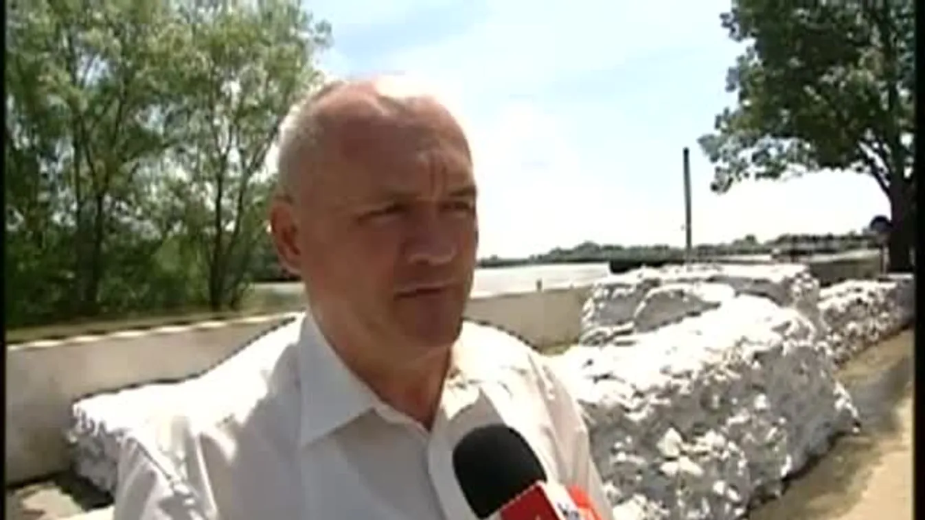 Hende Csaba a 10-es út védvonalain