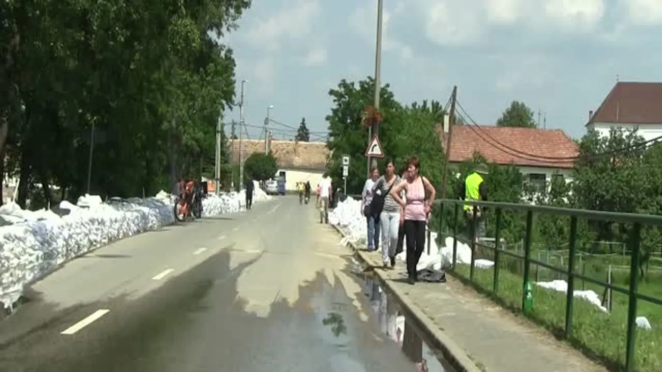 Tahitótfaluban a másodlagos gát kitart