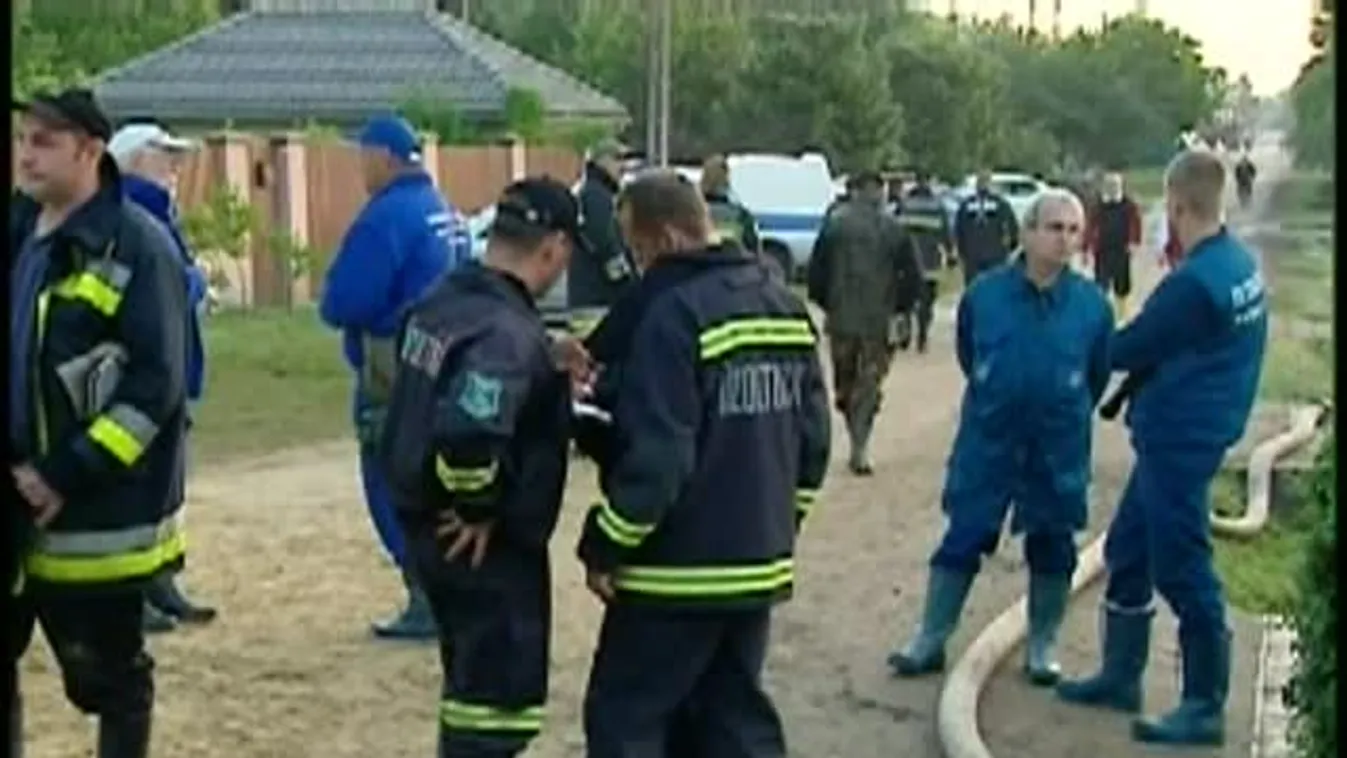 Árvízi védekezés Kisapostagon